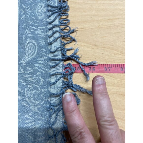 Womens Fall Gray & Beige Paisley Print Scarf Wrap Shawl Fringe 49 x 70 inches - Picture 7 of 10